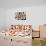 Gruenfelder 아파트